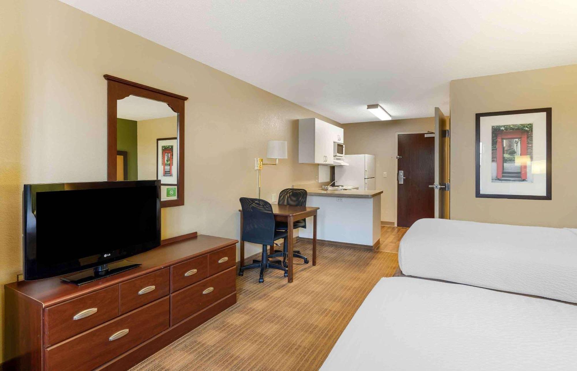Extended America - Chicago - - Forest 2* Vernon Hills