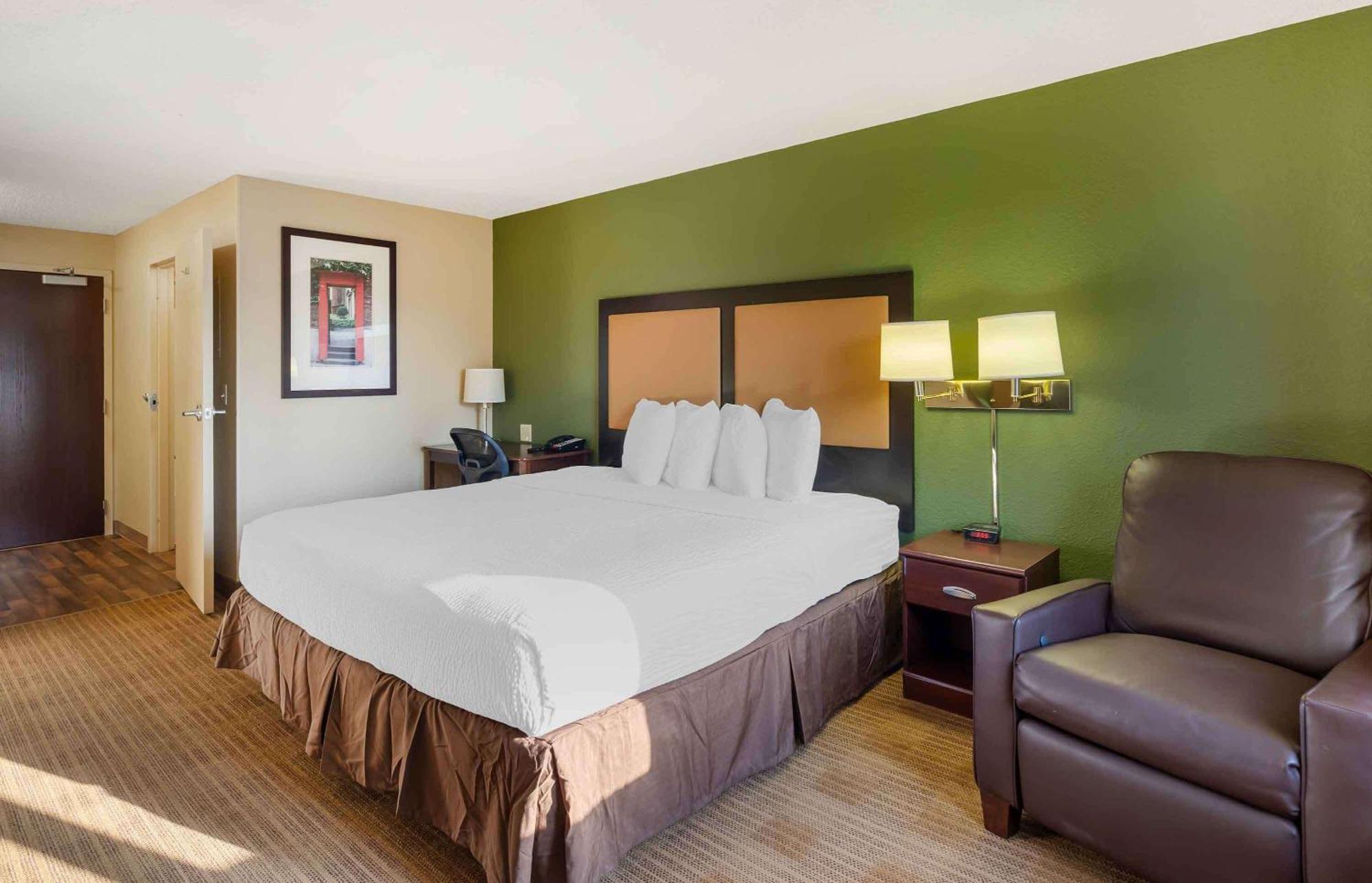 Extended America - Chicago - - Forest 2* Vernon Hills