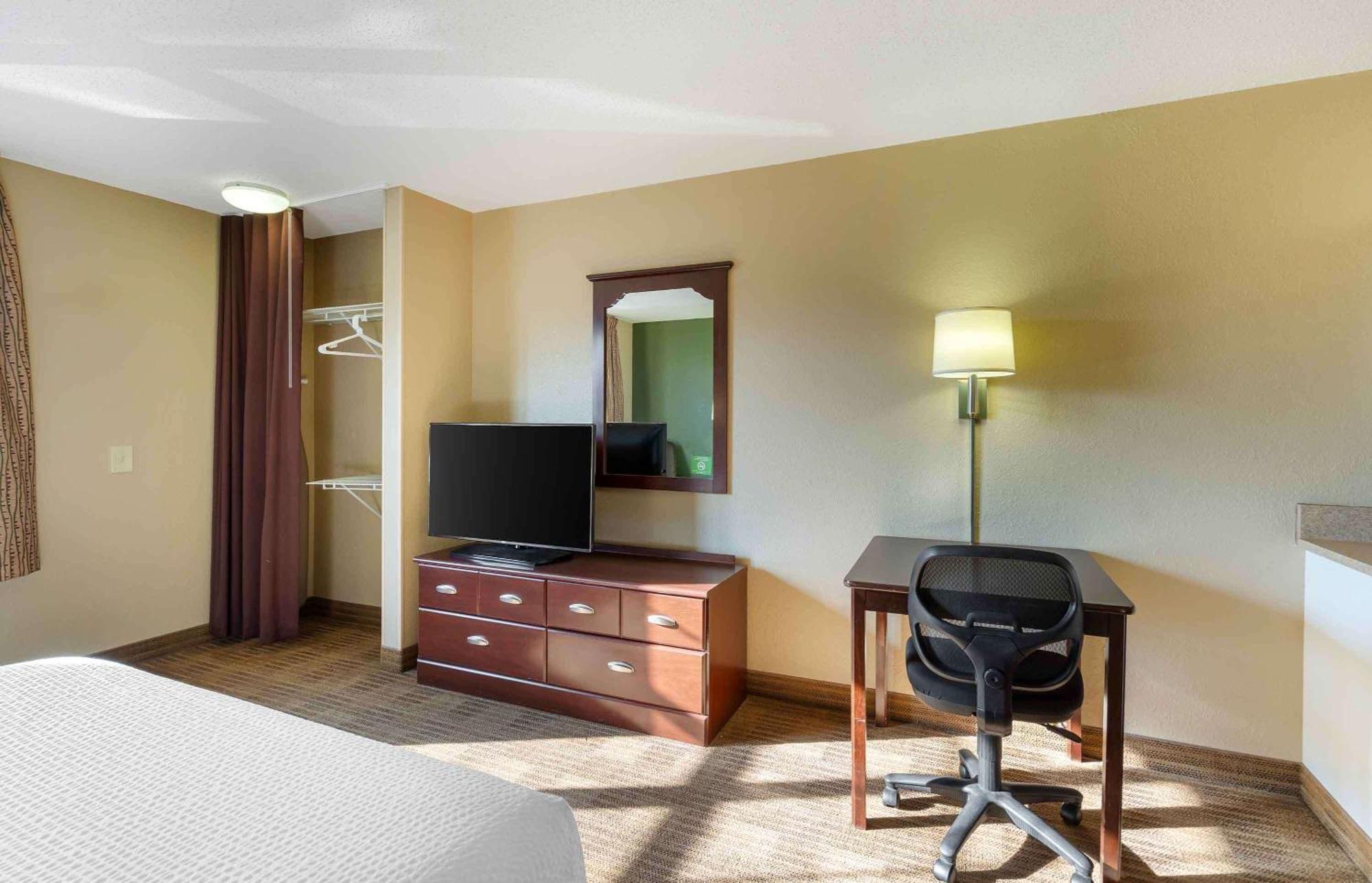 Extended America - Chicago - - Forest Hotel